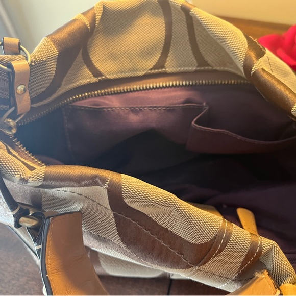 Vintage Coach bag with matching coin purse - Picture 13 of 16